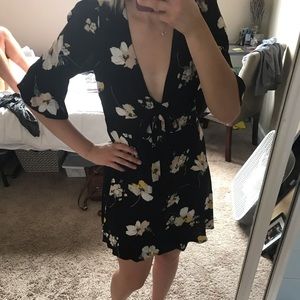 Free People size 2 Floral Flutter Sleeve Dress